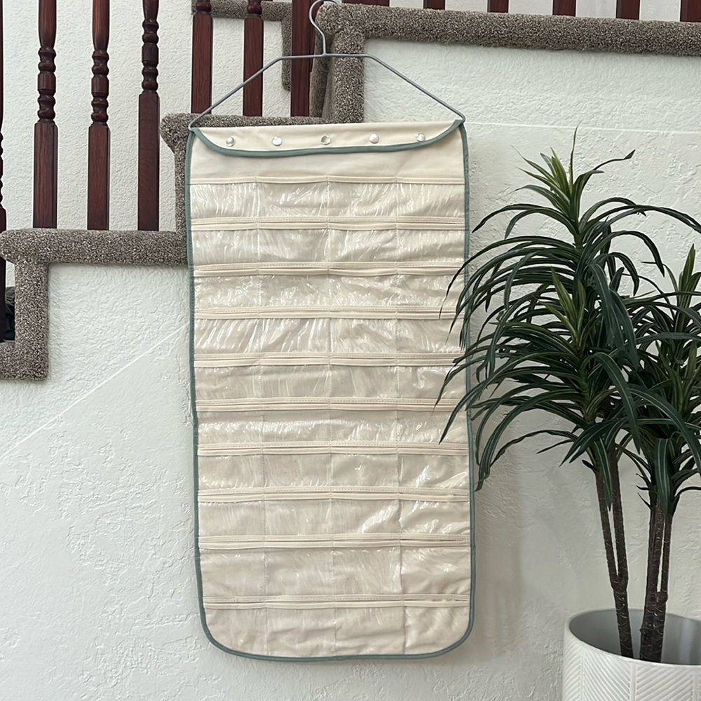 NO BRAND Hanger Jewelry Crafts Pocket Organizer Beige & Green Trim NEW